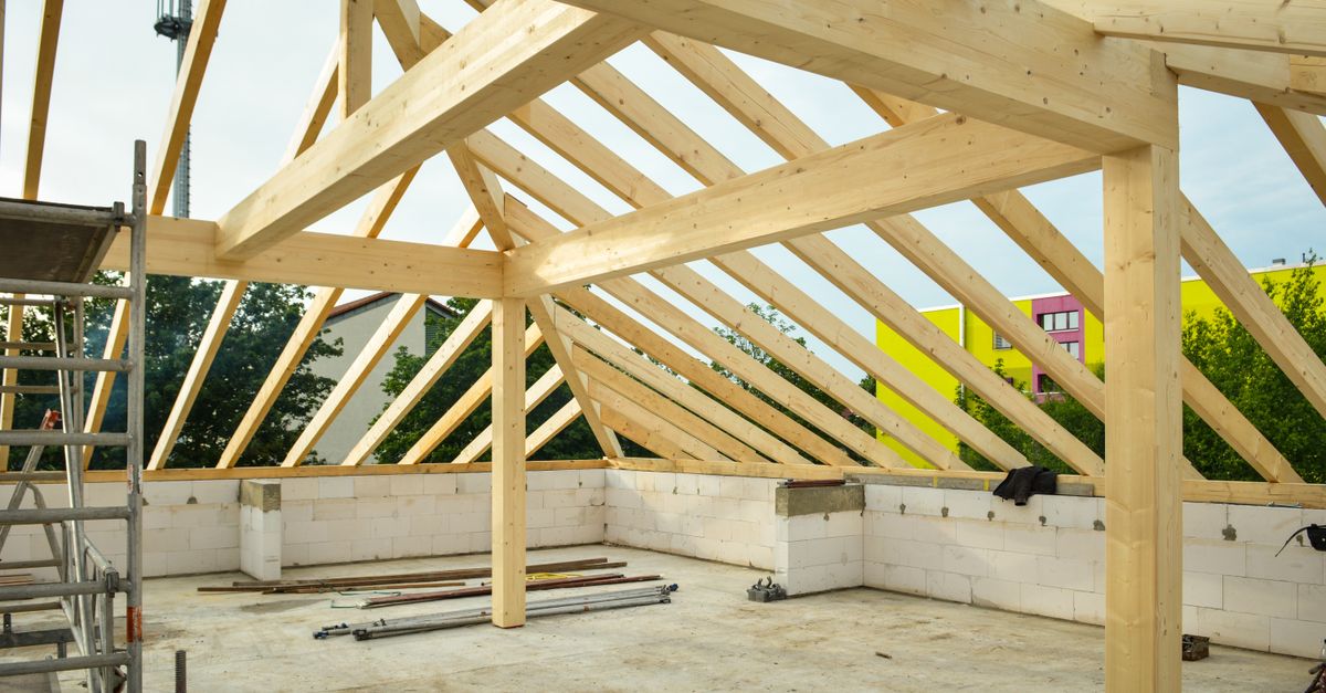 Ossature bois d'une maison en construction sur un chantier