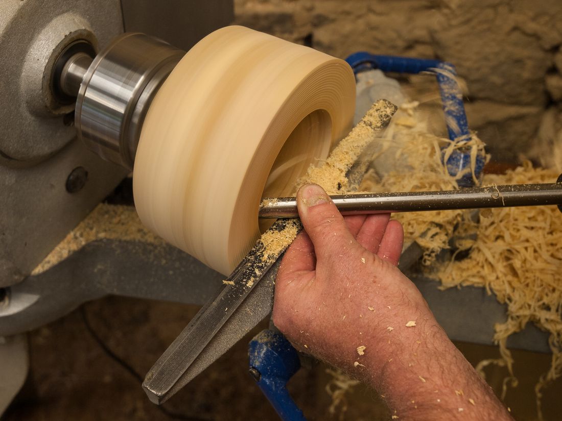 Pièce de bois façonnée sur un tour à bois